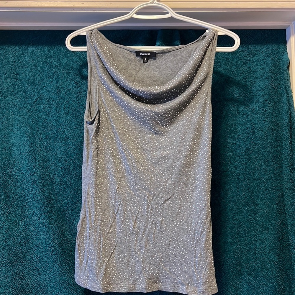 Grey top